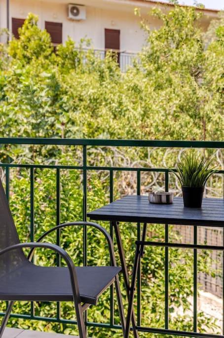 Seaside Escape Apartments - Poseidon Palaiá Fókaia Zewnętrze zdjęcie
